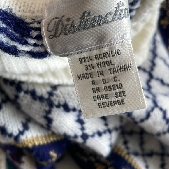 Sweater - Picture 5 of 5